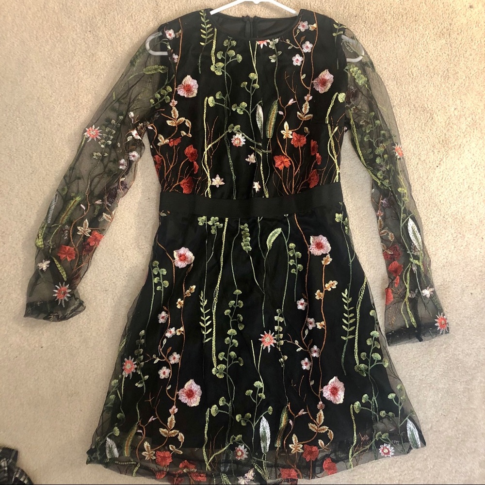 Gorgeous floral mesh dress NWOT 💐🍃🌺